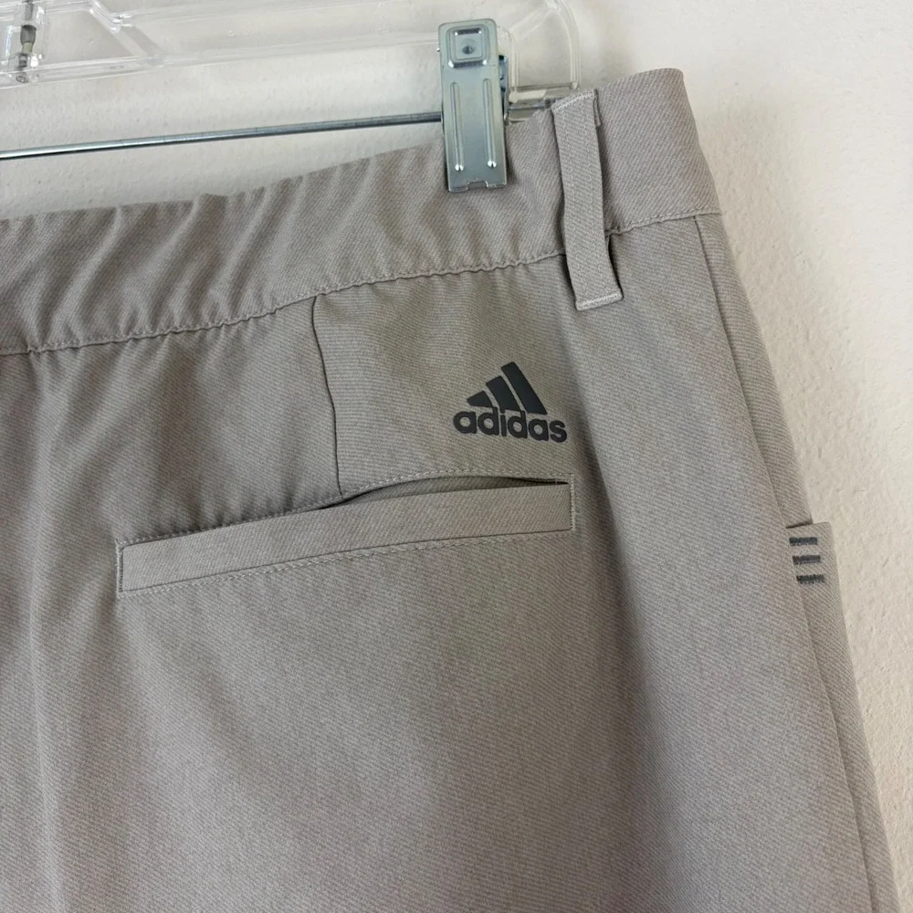Adidas Golf Shorts Mens 34 Stone Gray Flat Front Performance Stretch Activewear